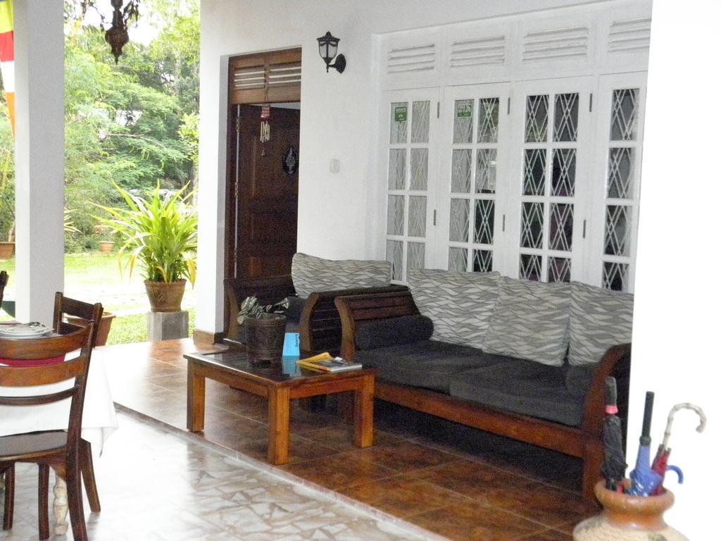 Villa Begonia Katugastota Bagian luar foto