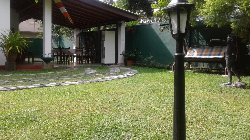 Villa Begonia Katugastota Bagian luar foto