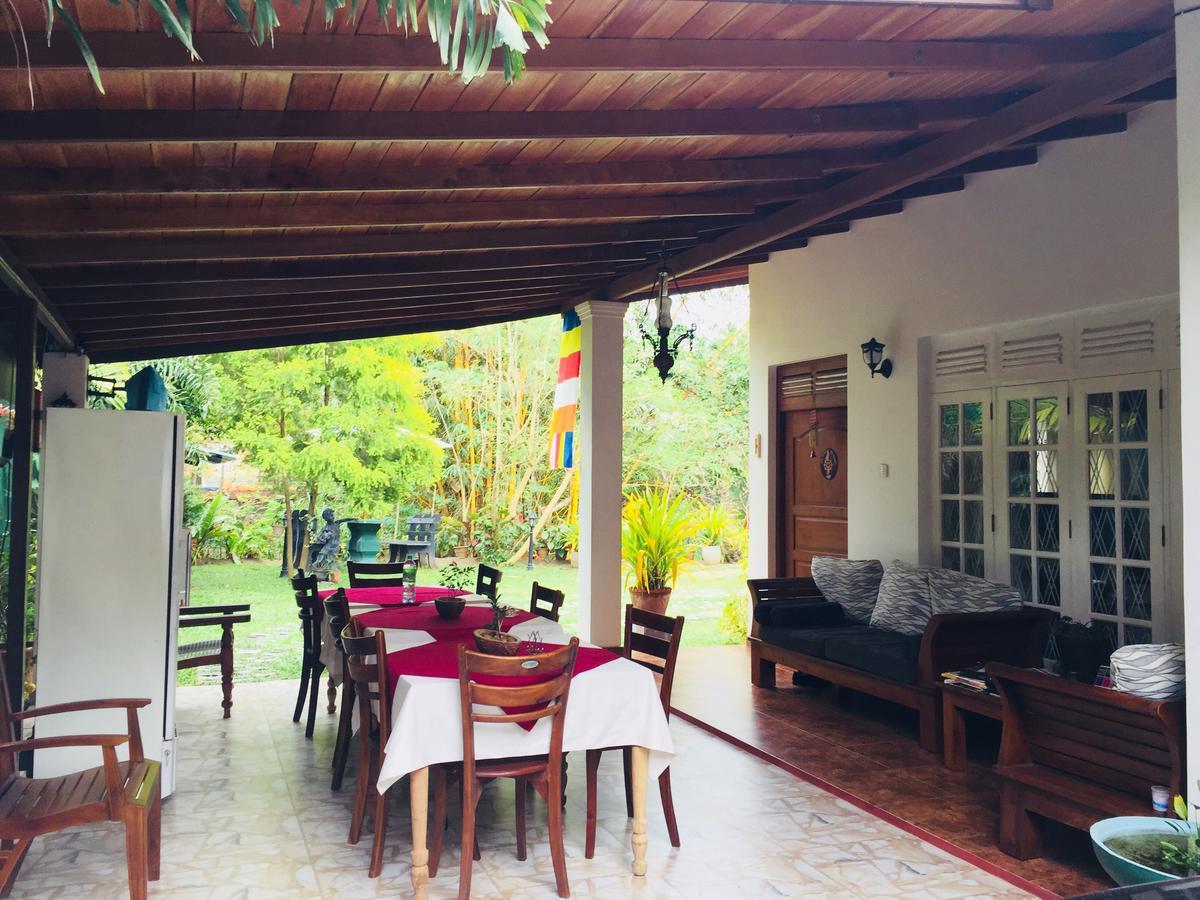 Villa Begonia Katugastota Bagian luar foto
